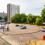 Stylish & Modern Apartment - Southend Stays