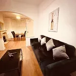 Cute Spacious 2 Bedroom House, Sleeps 8, Free Street Parking, Easy Access Lock Box Entry, 2 Minute Drive From City Centre
