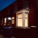 Cute Spacious 2 Bedroom House, Sleeps 8, Free Street Parking, Easy Access Lock Box Entry, 2 Minute Drive From City Centre