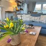 Coastal Retreat 150M From Beach Perfect For Families And Dogs