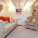 1 Rose Cottages