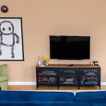 Modern Apartment Near Old Town With Parking