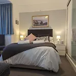 En-Suite Nook Near Forest & Sea, Super Value With Fridge, Microwave And Tv