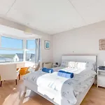 Pinewood Flat 5