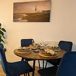 Blue Horizon Holiday Cottage - 4 Minute Walk To The Beach