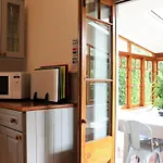 St Rhadagunds Cottage East - Pet Friendly