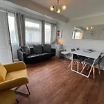 Beachcomber, Sunbeach, Scratby - Two Bed Chalet, Sleeps 4, Free Wi-Fi, Free Club Passes, Free Swimming And Pet Friendly