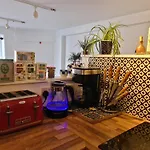 Bright, Roomy, Colourful Flat In Brighton