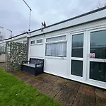 194, Belle Aire, Hemsby - Two Bed Recently Renovated Chalet, Sleeps 4, Pet Friendly, Free Wi-Fi And Bed Linen And Towels Included