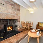 2 Bed In Seahouses Cn088