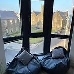 Two Bedroom, Sleeps 6 Centre Of Portrush Main Street Coastal Links Apartment 11