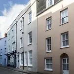 Sea Legs - 2 Bedroom Apartment - Windsor House - Tenby