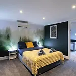 Open Mind Property - Hot Tub, 5 Bedroom & Free Parking
