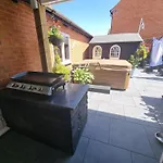 Dungarvon House B&B, Hot Tub, Garden, Summerhouse, Electric Vehicle Point , 3 Bedroom Options