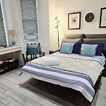 Stylish Apartment In Victorian Conversion Free Parking & Private Patio Close To Beach Town Centre & Bic