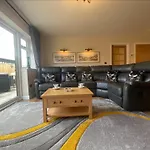Bumblebee Barn, Luxury Contemporary Holiday Home