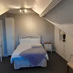 Singleton Short Stay Loft R10