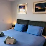 Colonels House-Stylish Seafront Townhouse Overlooking Sandown Bay