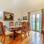 4 Bed In Torquay 94002