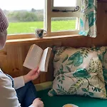 Miners_Meadow Self Contained Shepherds Hut