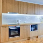 The Lookout - Stylish Penthouse With Sea Views