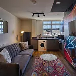Renaissance House - Picturesque Apartments In Southport