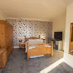 Y Garth, Sleeps 12