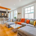 Free Parking Space 1 Car I Brighton Beach I Two Bedroom I Sleep 6 Guests I Super Central Location