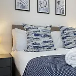 Henderson Lodge - Cosy, Modern 3 Bed 2 Bath House