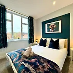 Charming 3Br: Close To Beach & Bournemouth! +Wi-Fi