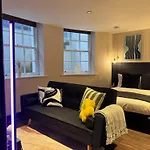 Luxury Brighton Studio Flat - Bn1 - Sleeps 4