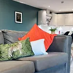 Green Diamond - Brighton Beach - Lanes - 2 Bedrooms - Families - Business - Contractors - Sleeps 5