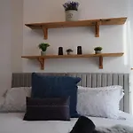 Modern Spacious 6 Bed In Central Plymouth With Parking