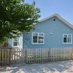 Swallows Croyde - Open Plan Beach Chalet & Close Proximity To The Beach - Sleeps 6