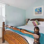 St Ives Fisherman Cottage, Sleeps 5, Pet Friendly