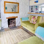 A Cosy Period Family Cottage In St Ives Town, Sleeps 4, Pet Friendly