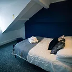 The Beach Suite - Top Floor With Easy Invest
