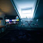 The Beach Suite - Top Floor With Easy Invest