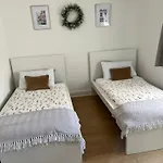 2 Bedroom House In Belfast With Garden