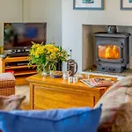 3 Bed In Polruan Pc040
