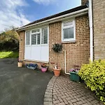 The Island Holiday Company-Sandown Retreat