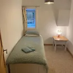 Spacious 2 Bedroom Apartment Near Seafront