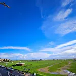 Seaview 2 Bedroom Apartment