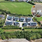 4 Bed In Appledore 92041