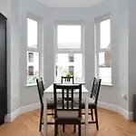 2 Bdr & 1 Bdr Apartments At Queens Uni By Belfast City Breaks