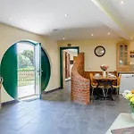 2 Bed In Westward Ho 77292