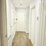 Town Center Luxury Apartment Next To The Beach
