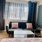 City Studio Apartment Swansea - Includes Free Parking