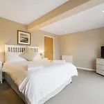Westcliff Penthouse With Sea Views And Balcony