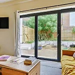 6 Bed In Saltburn-By-The-Sea 87398